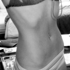 mysoulneedshelp's profile picture.           Decidimos esperar, y mientras tanto, aguantar el dolor.                Sol - Cata