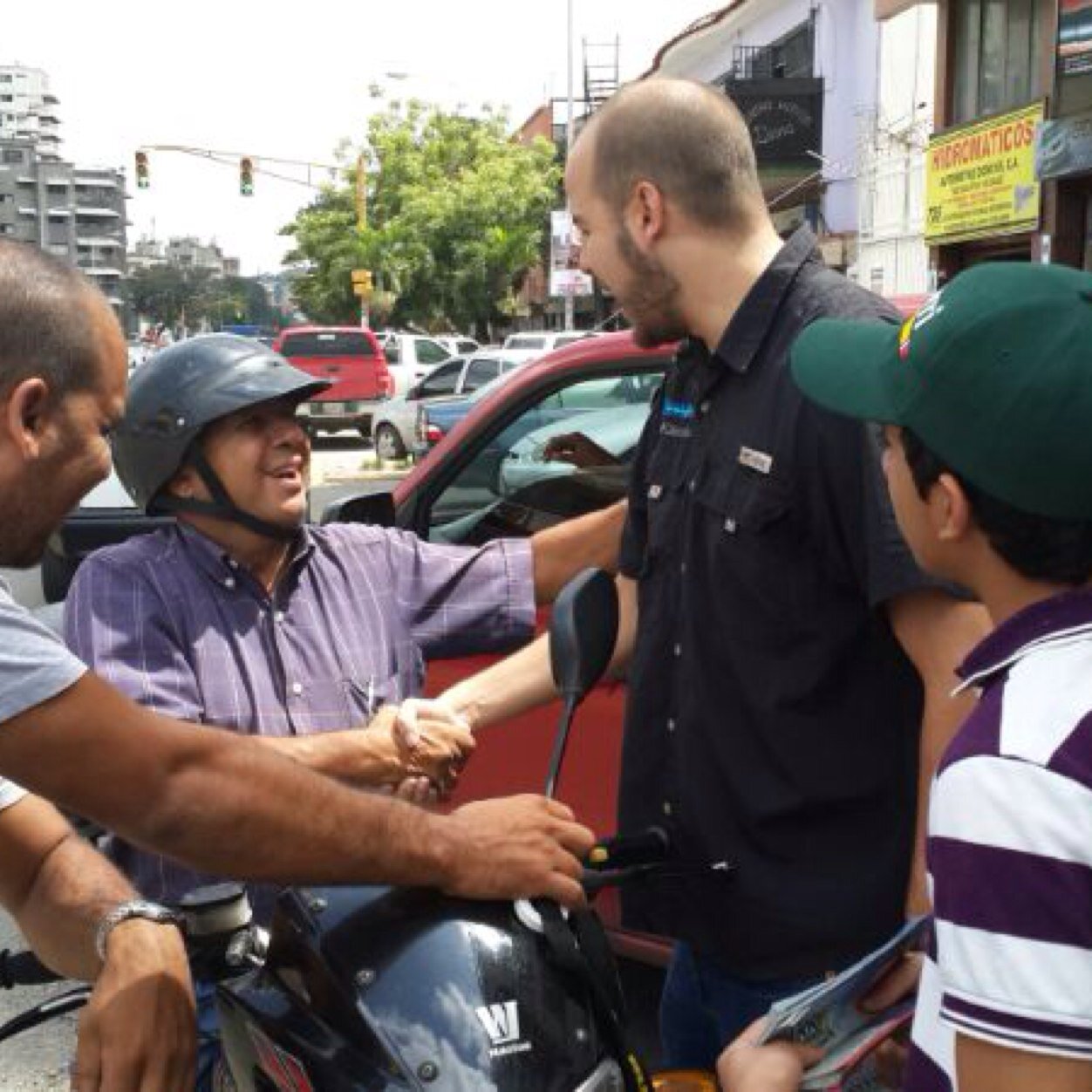 Lo unico que se necesita para que el mal triunfe, es que los hombres buenos no hagan nada…Trabajando por Venezuela
