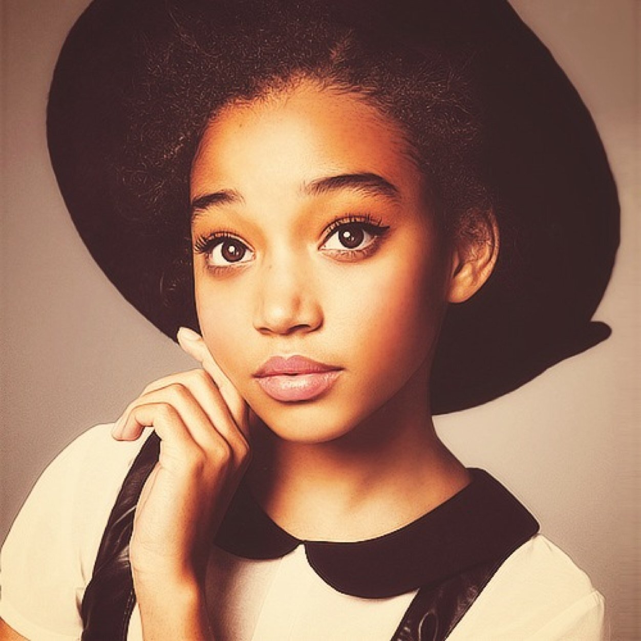 Music lover| Netflix watcher| Joke laugher| Corny bio maker| P.S i luv 1D and my baby Justin| P.P.S I follow back