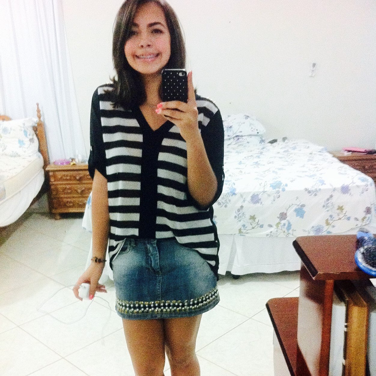 Eu aprendi a sorrir. Porque chorar eu já nasci sabendo.
https://t.co/G0dobashDf
 http://t.co/a4qs6SOcRU *---*