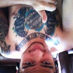 Católico, Apostólico, Romano. Devoto de São Bento, Nossa Senhora Aparecida, Virgem de Guadalupe. Metalcore 777, Mosh Pit. Body Modification