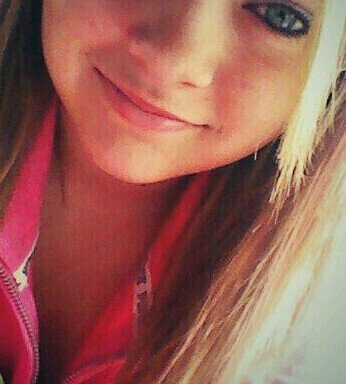 663Bitch's profile picture. I get told I'm a bitch but I just tell it how it is. I like shooting things, and all tobacco. Avi is always me. Make that button blue and follow.