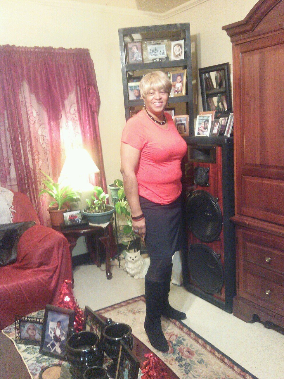 Sister, Mother and a lovable grandmother , Enjoy meeting new people , ....And Thanking God