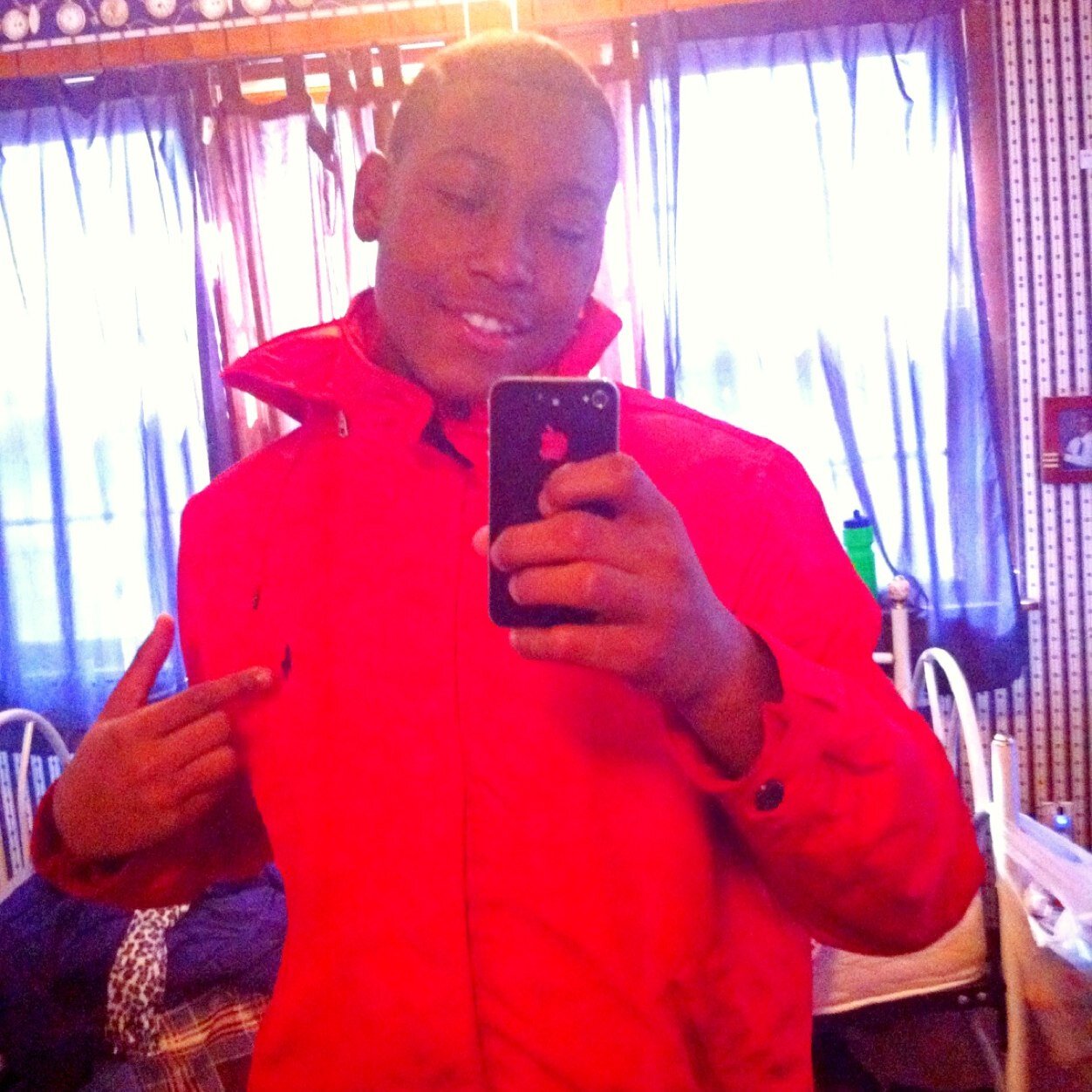 Follow me and retweet my stuff if u like!!!!