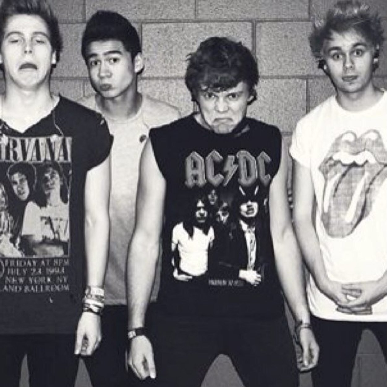 Our Goal Is to make u Smile, Cry & Laugh! (1D&5sos Pics, Vines & More )