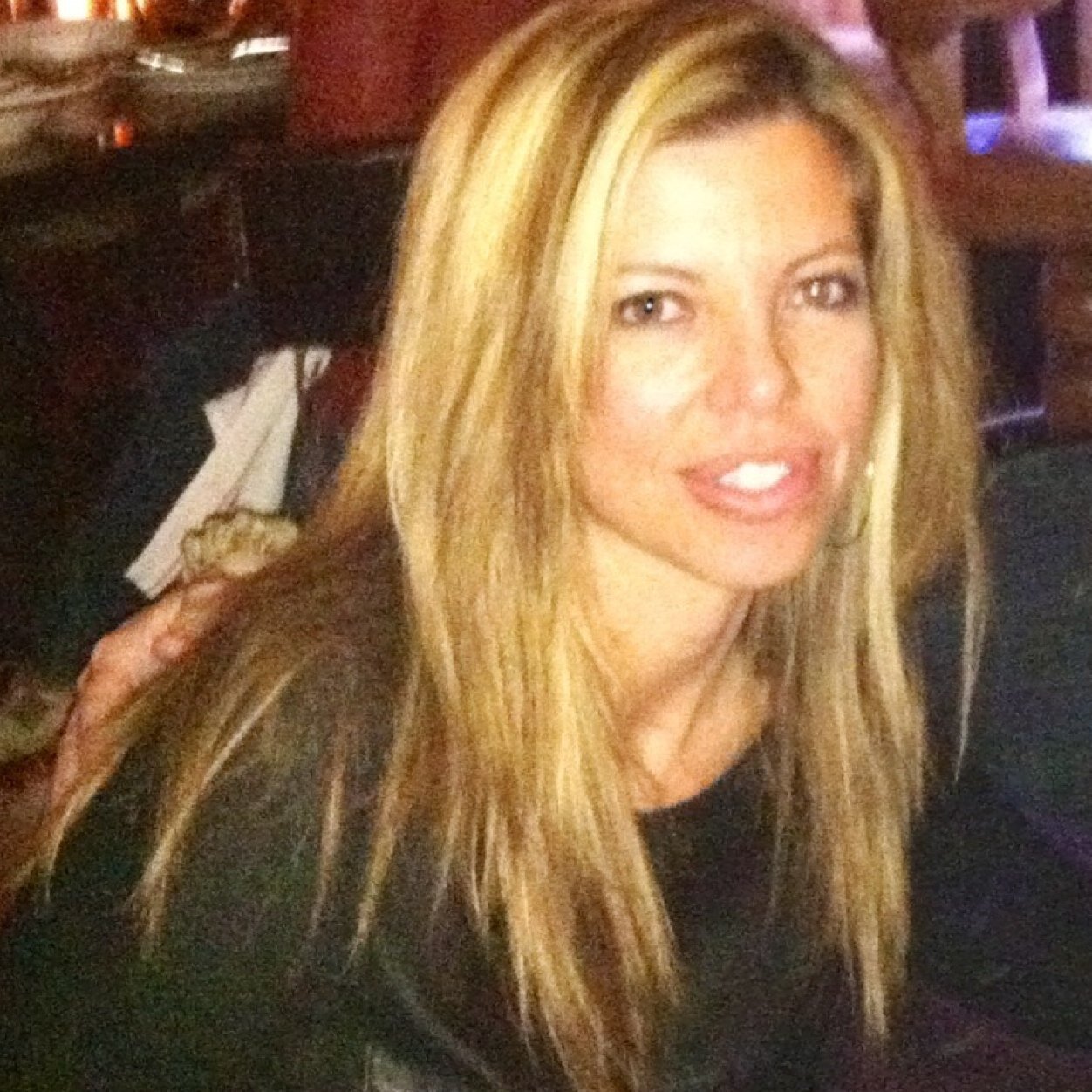 JMOMOS's profile picture. 