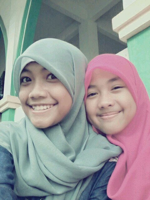 yuliaandari17's profile picture. Love Love and Love u mom3