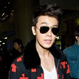 ทงเฮ --- นั่นชื่อผมครับ..มีแต่คนว่าผมเตี้ยแต่ถึงผมจะเตี้ยผมก็ทำให้เพลียได้นะ ผมไม่ใช่คนหล่อมากครับแต่ท่ายากผมเยอะ ทักมาครับทักมาผมเฟรนลี่พอน่านะ~555555