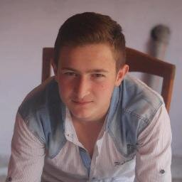 Fırtınanın şiddeti ne olursa olsun: martı SEVDİĞİ DENİZDEN asla VAZGEÇMEZ.
