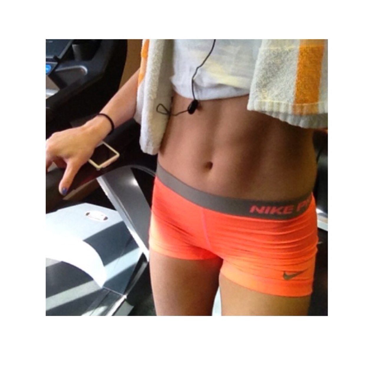 2girls0neGoal's profile picture. Hey everyone! We're here to tell you our progress, show you the workouts we do, & motivate not only ourselves but you too .. the healthy way!