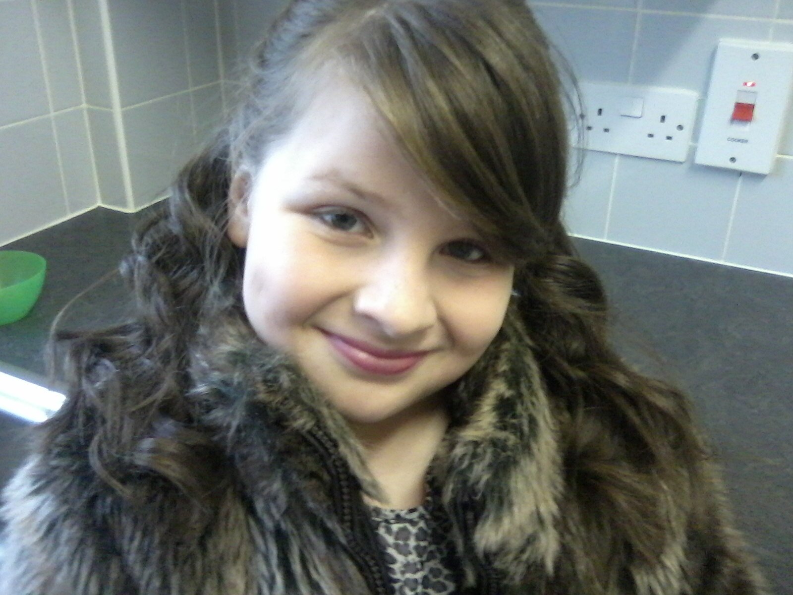 i love makeup ,hair and just stuff i am fun and bubbly  always smiling  xoxoxoxoxoxo i love piinksparkels on youtube !!xx