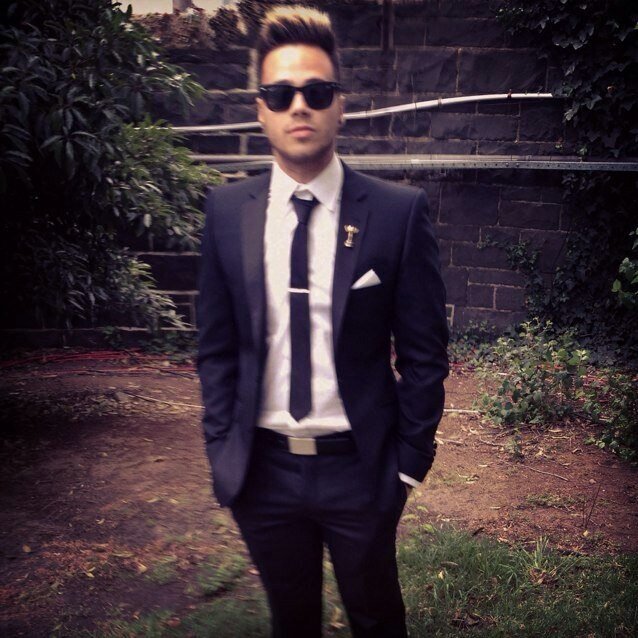 This is the Official Twitter Account of Julian De Vizio, 1/5 of @TheCollective12! Purchase our single 'Another Life' on iTunes http://t.co/5Oq8ptGmfd
