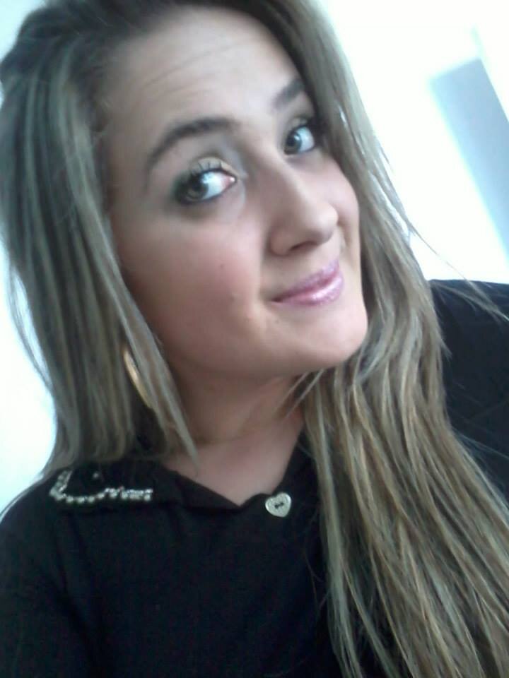 Se não for hj... um dia será. Algumas coisas, por mais impossíveis e malucas que pareçam a gente sabe, bem no fundo que foram feitas para um dia da certo.....