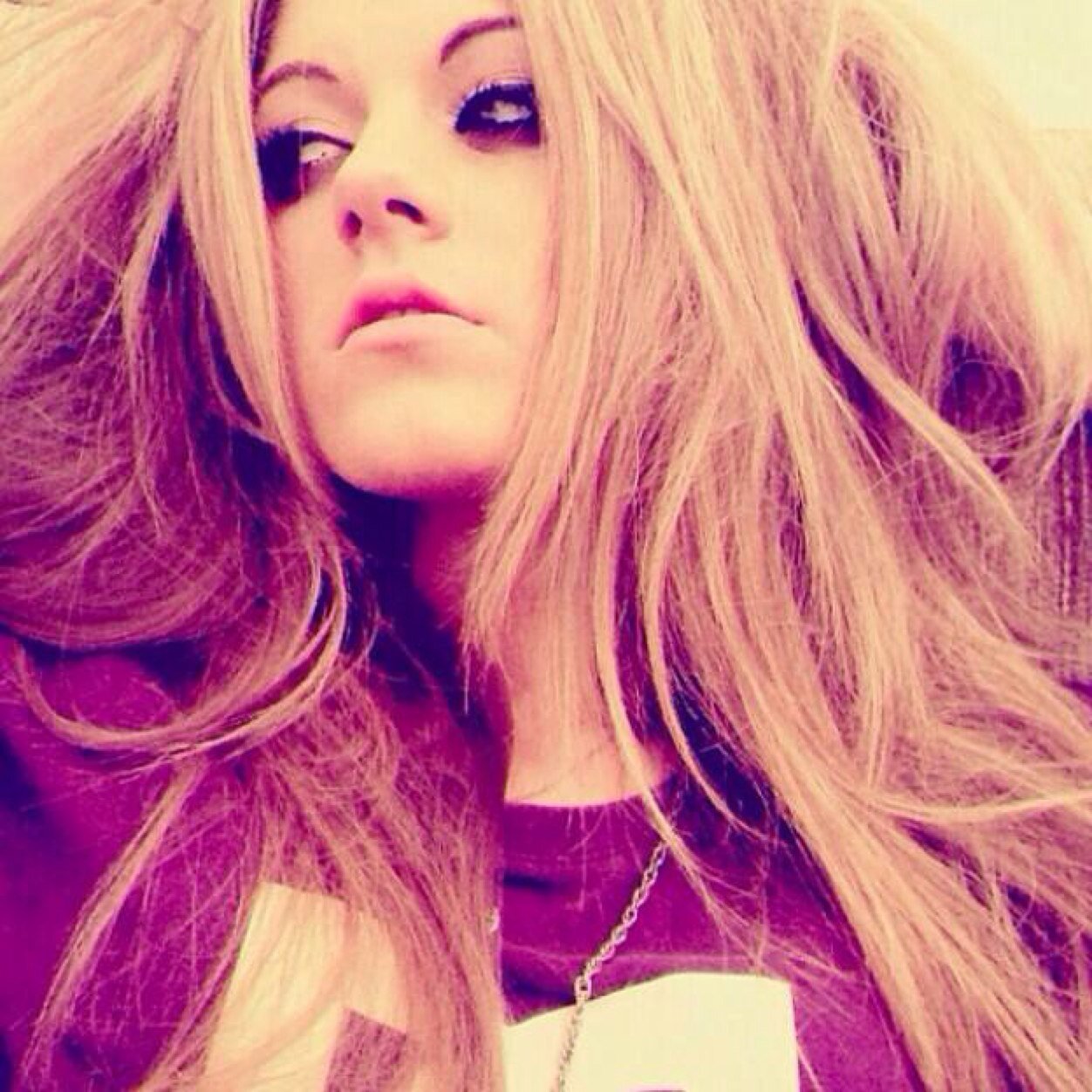 Heeey 16, loves going to the beach , crazy weird