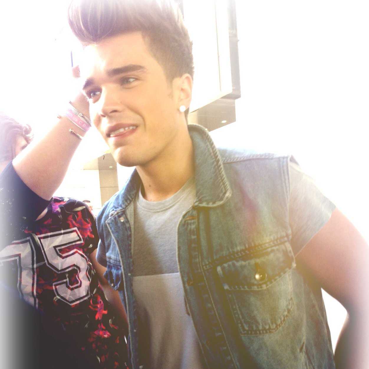 Im full of secrets. Oh and ive seen joshs dick, you jel?

Personal acc: @georgiabiggsx