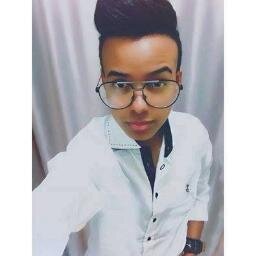 Conseguir um amigo é uma graça, mantê-lo é um dom e amá-lo é uma virtude. s2
