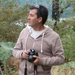 Ingeniero, fotógrafo y navegante.