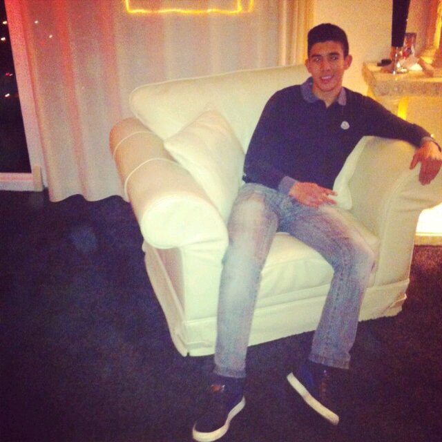 Laaag//- izii