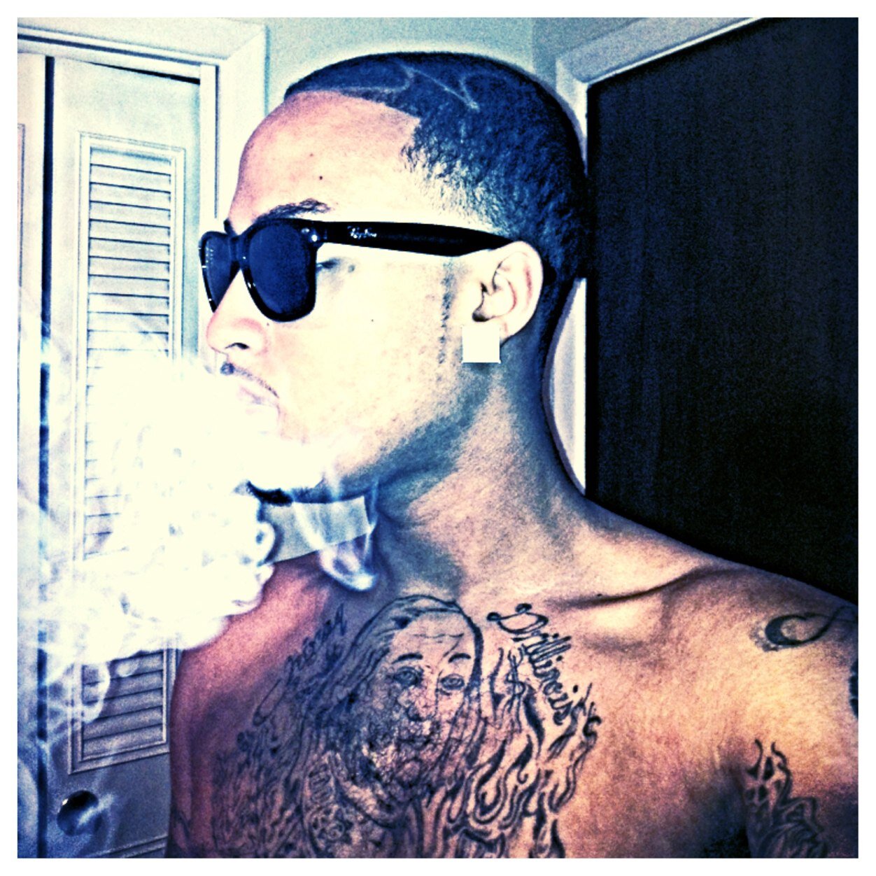 Wit Tha Shits So I Keep A Check On Me! Cant Trust A Soul Cus Mafuckas B Plottin!!