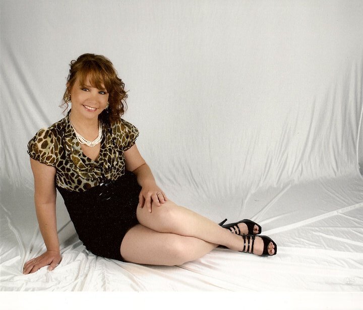 SueLovesScentsy's profile picture. A wife and mom, bookkeeper by day, Scentsy consultant by night.
Check out my blog http://t.co/9pNCVvAoa7. Full of music, recipes, stories, adventures!