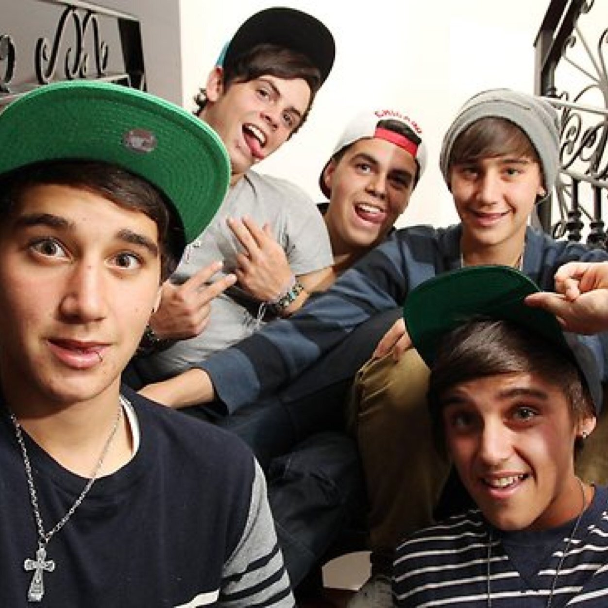 i am a absolutely huge fan of Tom Daley and beau brooks jai brooks luke brooks james yammouni and daniel sahyouni i love them please follow me ill follow backxx