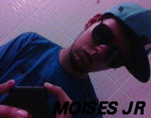 Musico que usa a musica para adorar a Deus, o único e suficiente salvador de todo o mundo