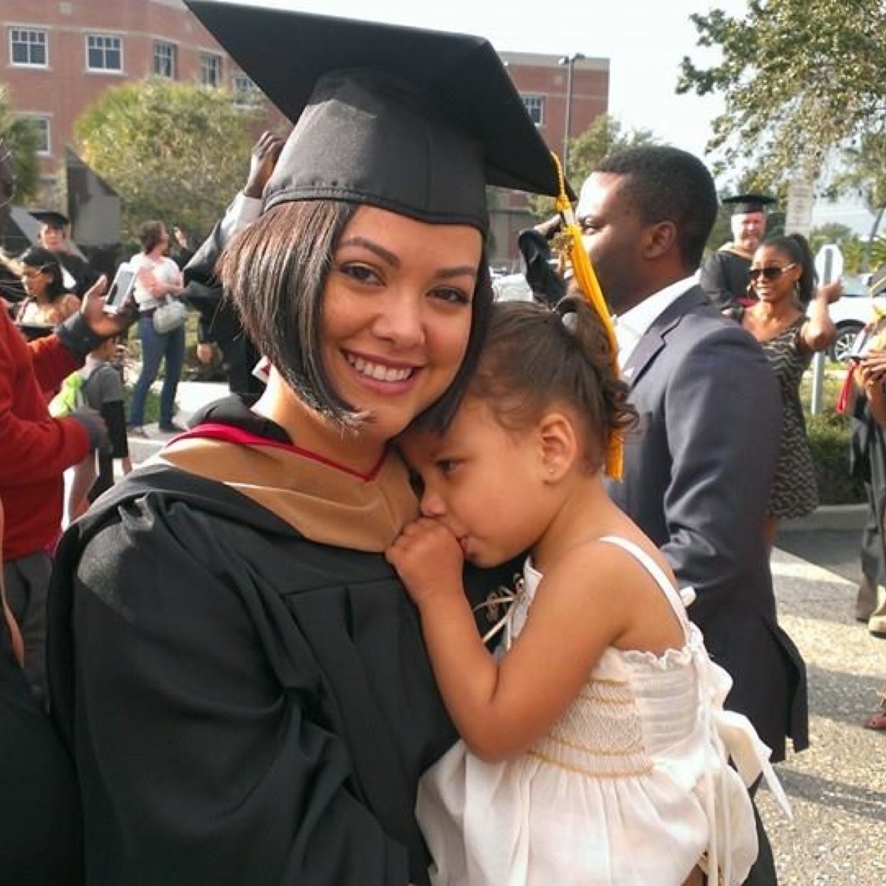 aliciamorales's profile picture. Mom, wife, cook.