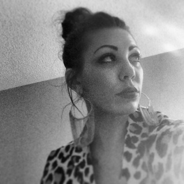 'Money moves so do I.'                                                                 Some Call Me Gege.
Contact:
MsjenniferRichardson@gmail.com