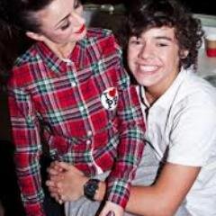 I'm a Directioner, Mixer, Peacer, Kwiatonator, Brat, Aganator, Saszanator, Roomie, Lovatic, Szczurkonator, Arianator and Lucynator.