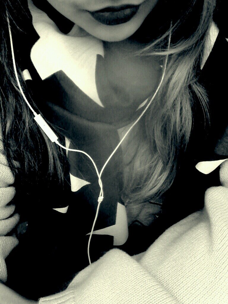 Dear Justin, I saw your hairflip, your light and dark hair & i promise i'll never leave you.
