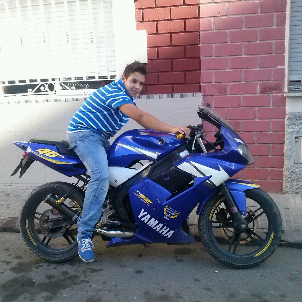 me kiero sacar el carne de la moto de 49 i kierpo la moto YAMAHA TZR i el futbol es mi pasion