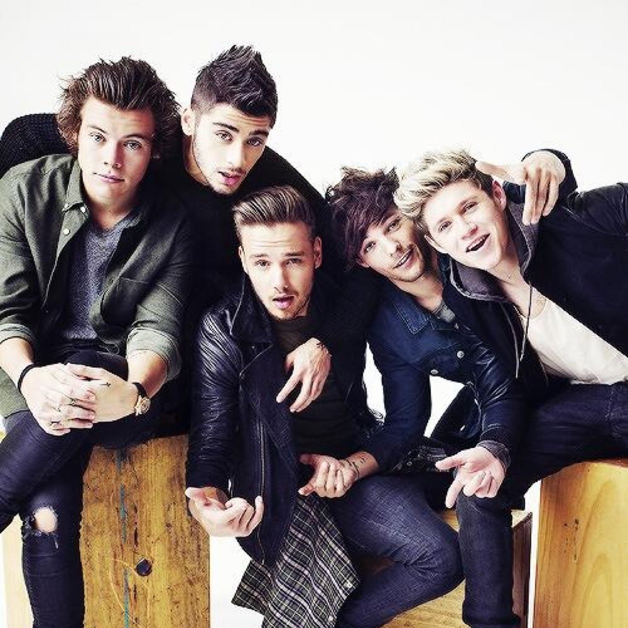 Hey! We are Directioners for life ! Follow us for photo's news enz.. 25 June, best night of my life❤❤❤