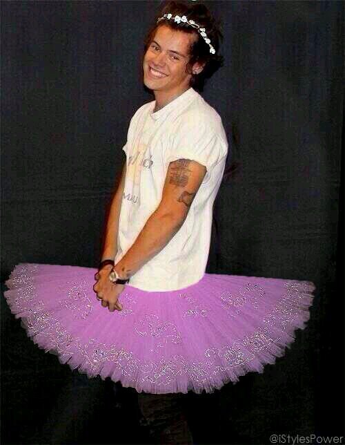 i am part of the weirdest fandom ever, 1d. louis is 22, i like food. hi every time i put hi i smile?