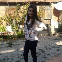 BeyzaTayi2's profile picture. @MuratBoz Dışında herşey yalan.