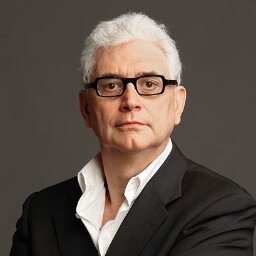 PaparoniDem's profile picture. critico d'arte full time