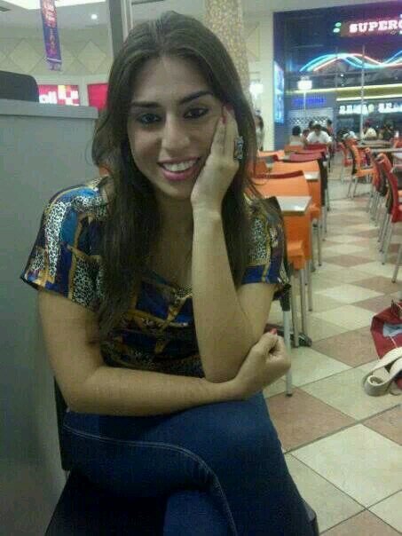 Soy super amiguera , estrovertida , soy feliz ,me encanta irme de farra ??? con los My Friend y si te Caigo mal JODETE