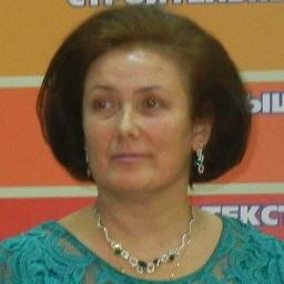 Закончила филфак Латвийского университета в прошлом веке, работала учителем, завучем, директором школы, методистом, сейчас - проректор ВИРО, 3 детей, 3 внуков