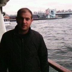 Bir işi ; bilen yapar, az bilen akıl verir, bilmeyen eleştirir, yapamayan çamur atar.
