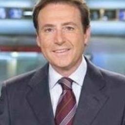 InfoIrrelevante's profile picture. Con ustedes su noticiero de información sin importancia, seguimos pendientes.