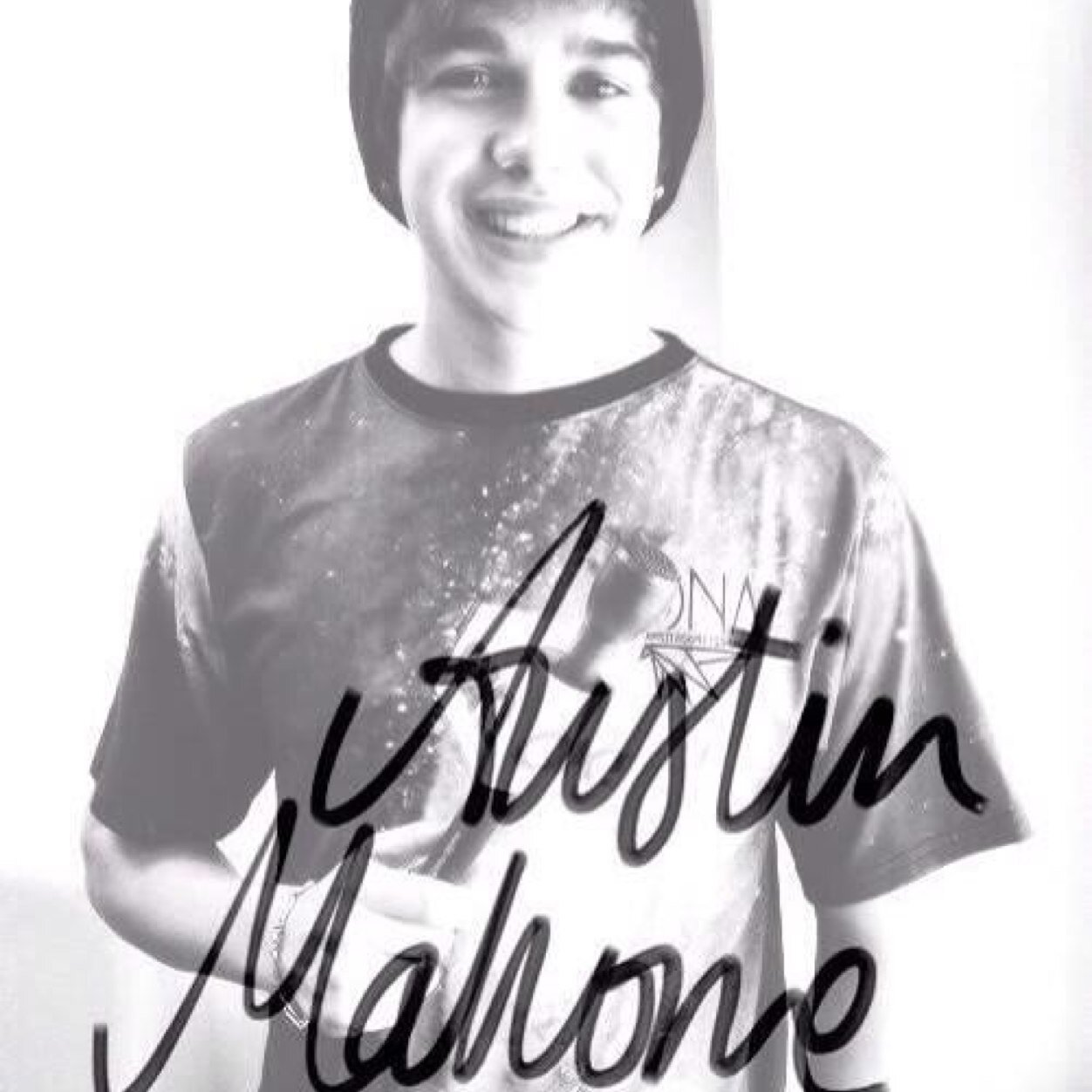 ♡ I typed up austins covers and he stole my heart. Ever since then ive been in love with him. ♡ | acm |