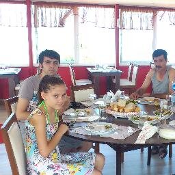 SİNEMA DELİSİ,ÇILGIN,DERSLERDE KOPAR,KONUŞKAN,ZEKİ,GÜZEL,ENDAMLI,GALATASARAY'LI,MUSLERA'YA AŞIKK,DERSTEN KAÇAN,TAKİP EDENİ EDEN