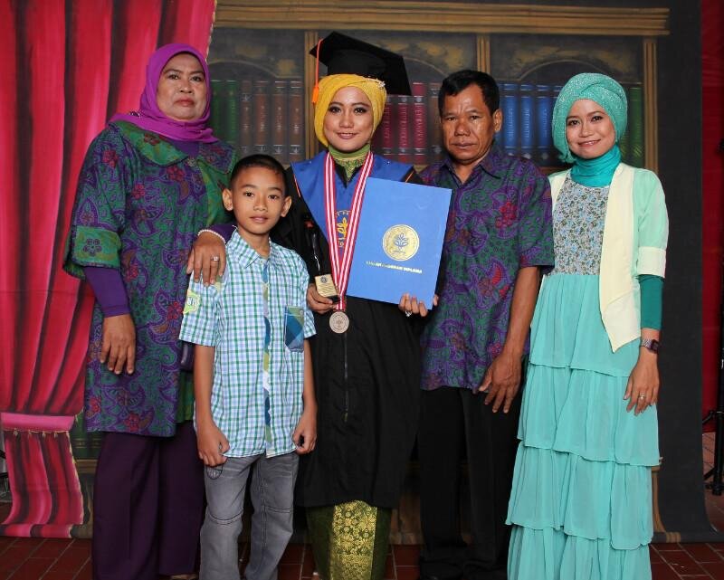 ♥God| ♥My Family is everything| https://t.co/jupmwmZ2F1 | Communication of Diploma IPB'47 | Creative Trans TV