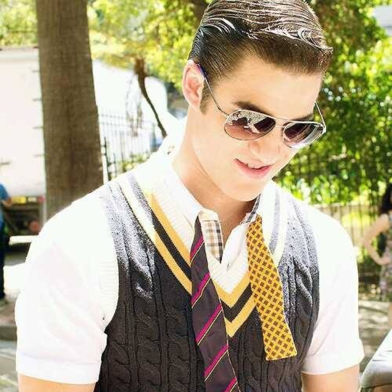 Married to @KurtHummelFake. Former Warbler, Current New Directions member. lifes good
