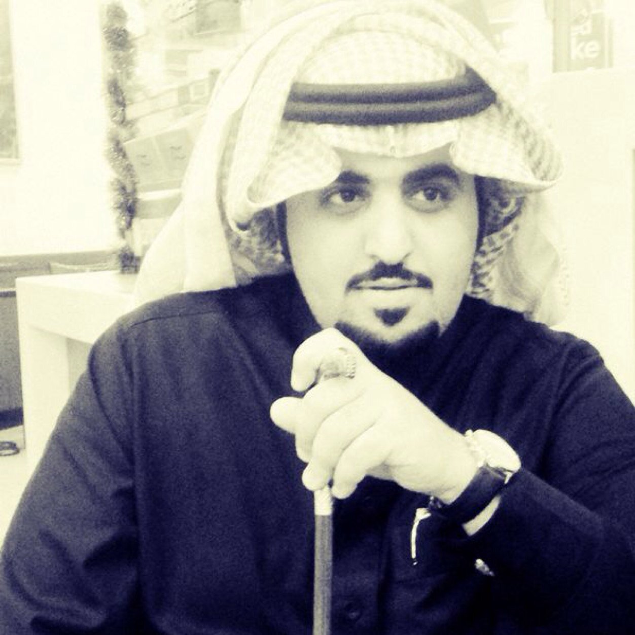 نكابر لا صار المواصل على طول .. وعند المفارق ... كلبونا : يتامى !”