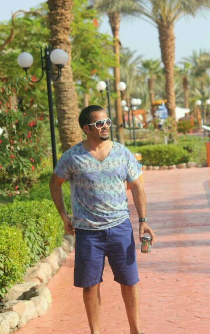 من تعود ان يسعد الناس لن يشعر الناس بحزنه يوما