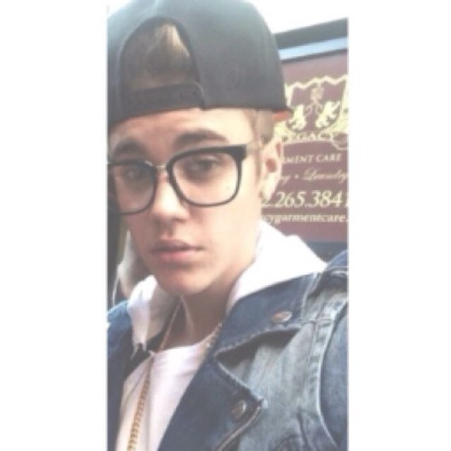please go follow @BiebersDessert thanks so much!