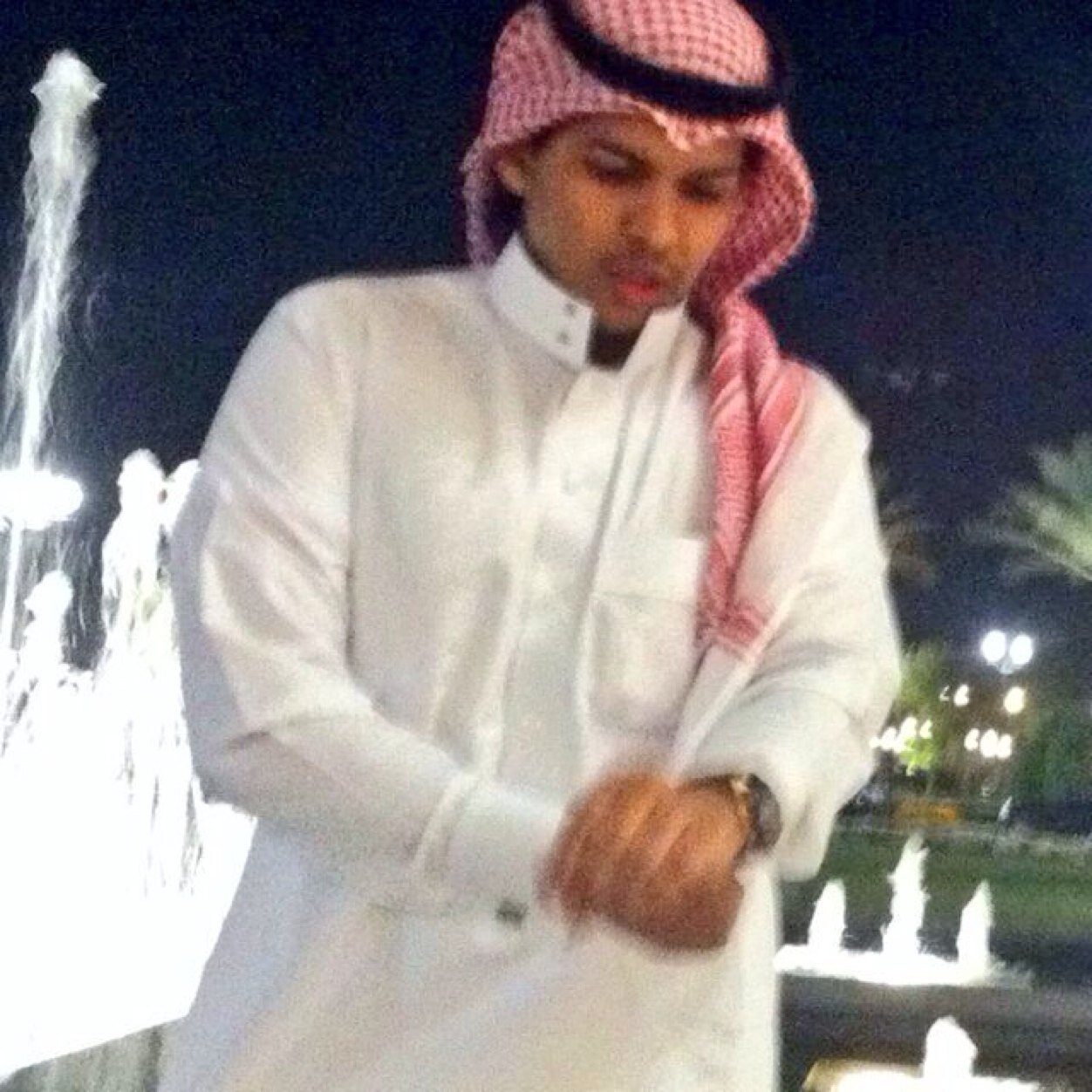 لست مزاجي ولكن !أكره الاوامر وأكره عديميّ الاسلوب اهمش من يفتقر لأدبه معي هادئ ورسمي مع من لايدخل مزاجي و مزعج مع من أحب