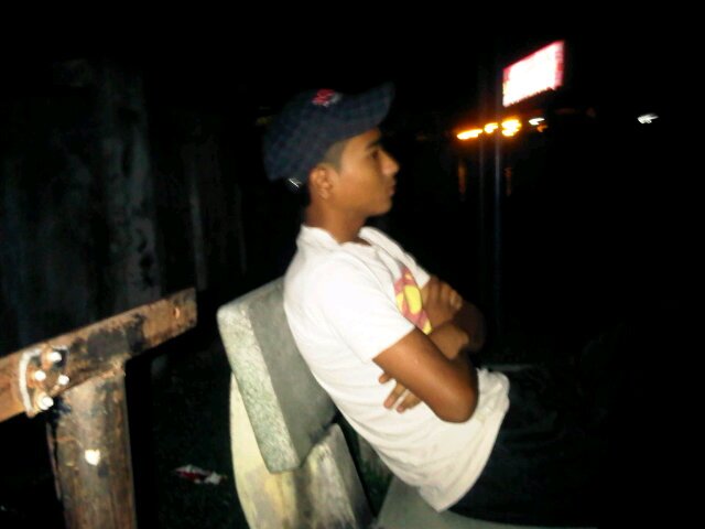 shahrulazni16's profile picture. ✉Hai✉My name is muhd shahrul.. 15 study smk sri gombak ..I'M SINGLE ▲▼ http://t.co/J3pD4ZwtX5