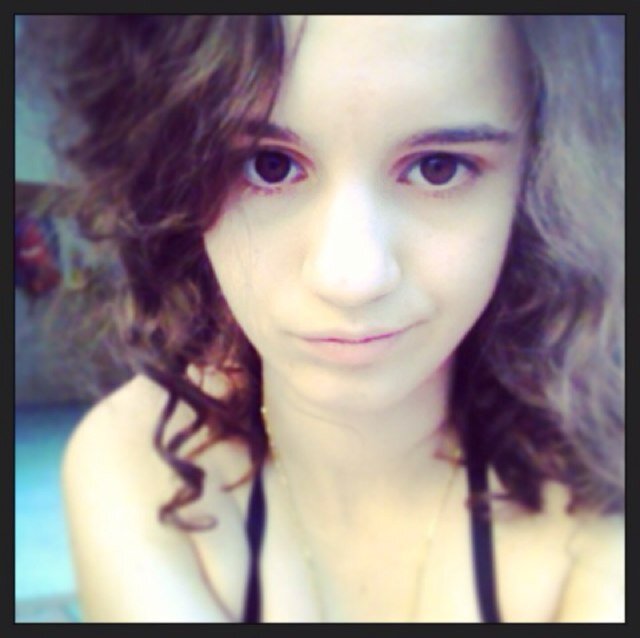 Just follow! And i'll follow you back. It is simple, so don't make it complicated!!! Have a good day, and XoXo!