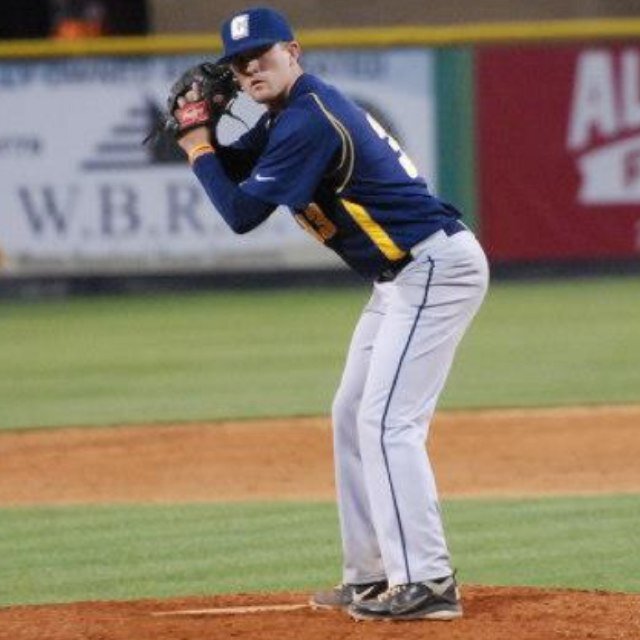 Former college ball player...Now just looking to be successful. All glory to God.